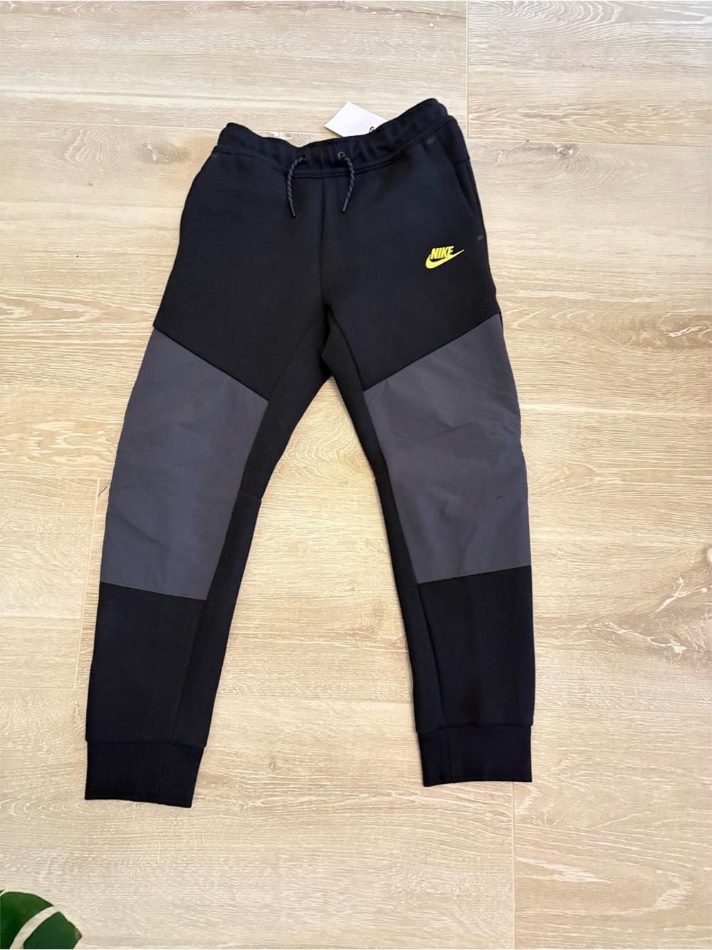 NWT Nike Tech Kids' Black & Gray Colorblock Jogger Pants sz L